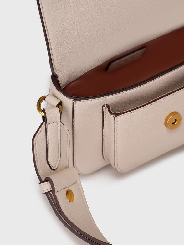 Crossbody bag with detail - 6