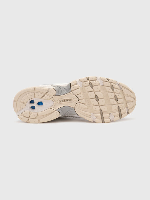 530 sports shoes with logo - 4