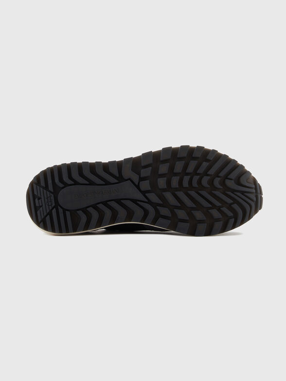 Sports shoes with logo - 4