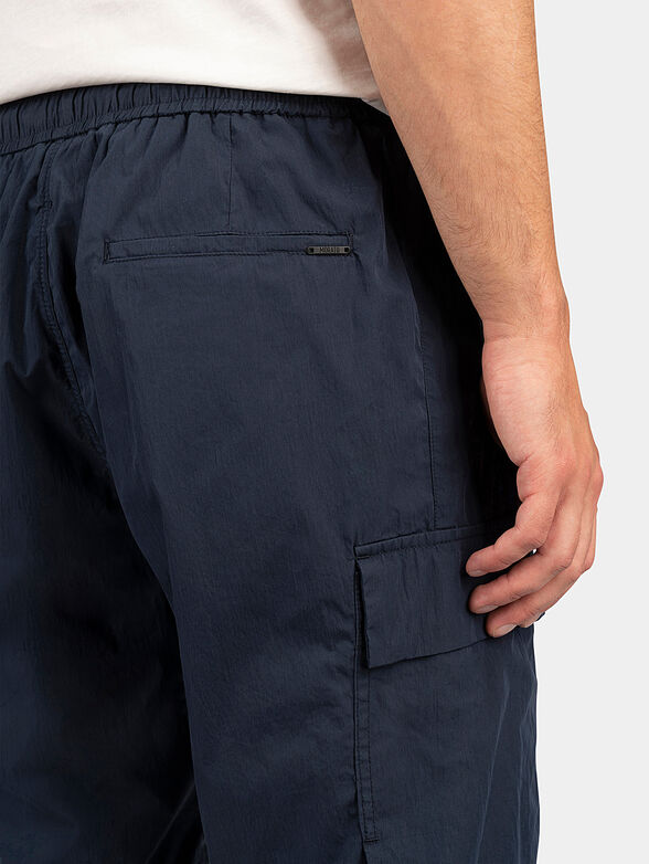 Dark blue shorts with cargo pockets - 3