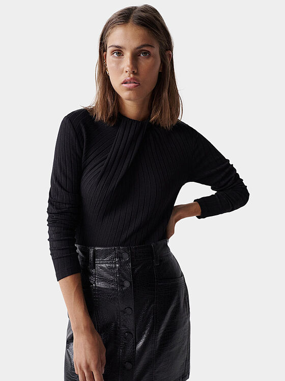 Черен пуловер с рипсена текстура - 1