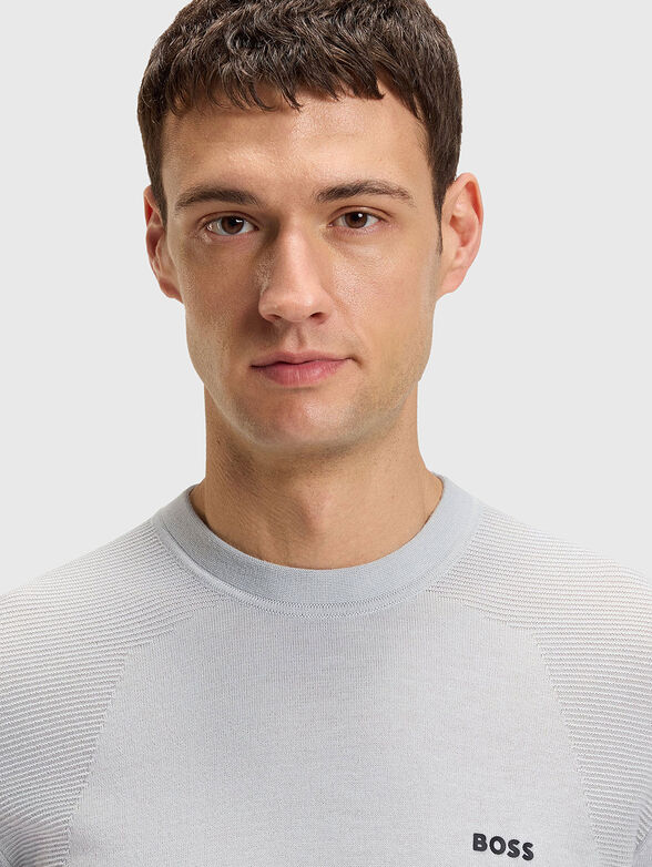 Gray T-shirt with oval neckline - 4