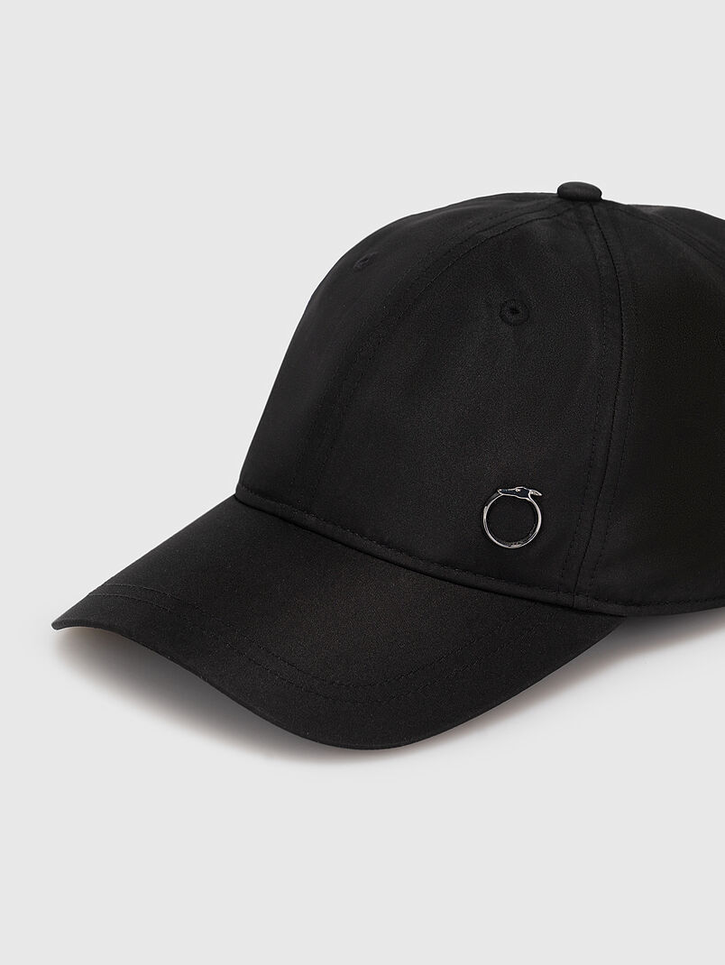 Cap with metal logo detail - 3