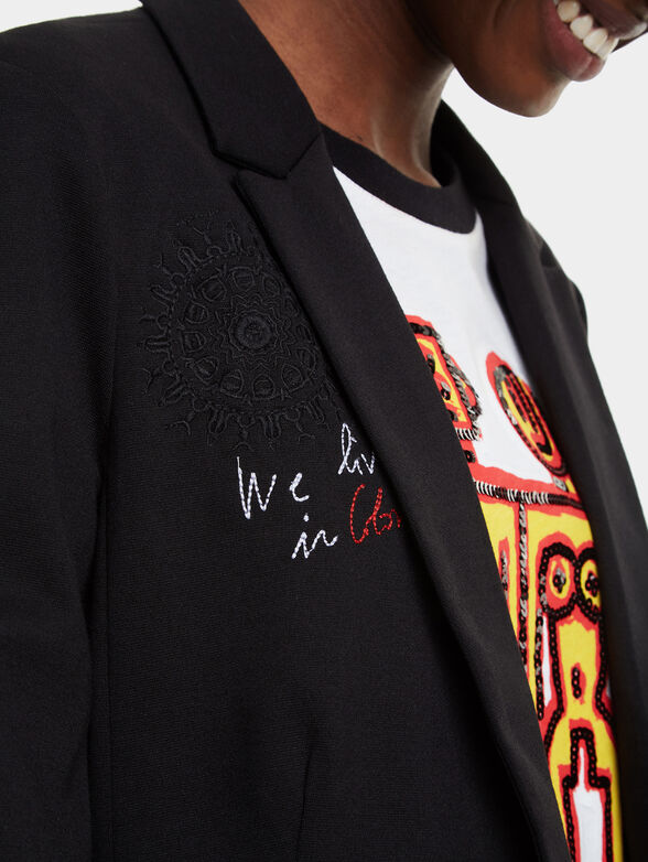 Black blazer with contrasting embroidery - 4
