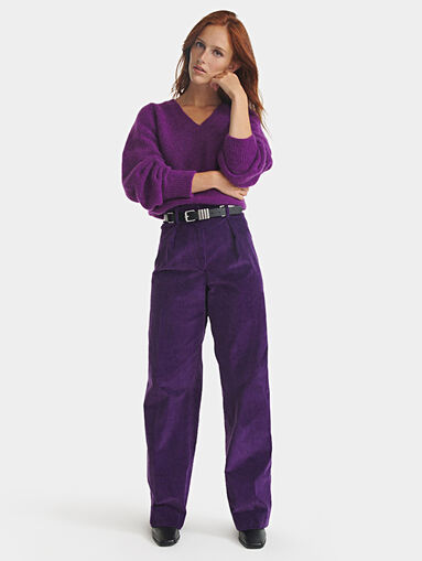 Sweater with a V-neck in purple - 5