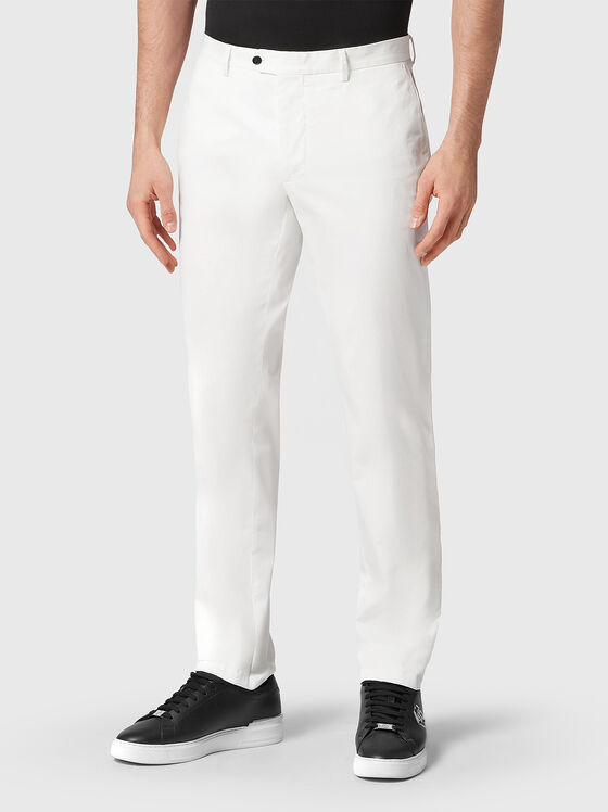 Бял чино панталон от памучен бленд - 1