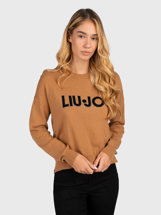 Кафяв пуловер с контрастно лого - 1
