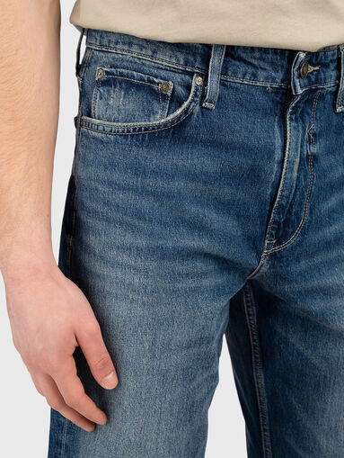 Straight-leg jeans with a logo detail - 4