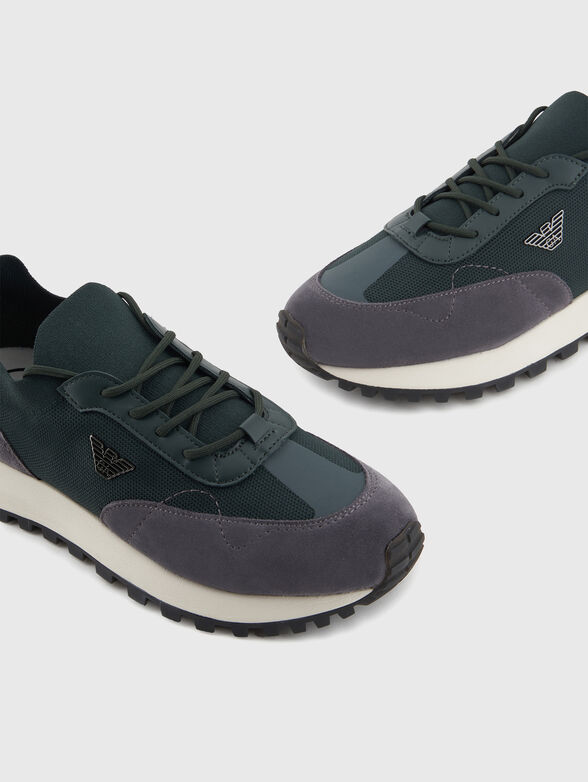 Sports shoes with logo - 4