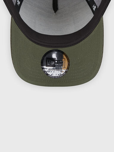 Green denim hat with contrast accent - 5