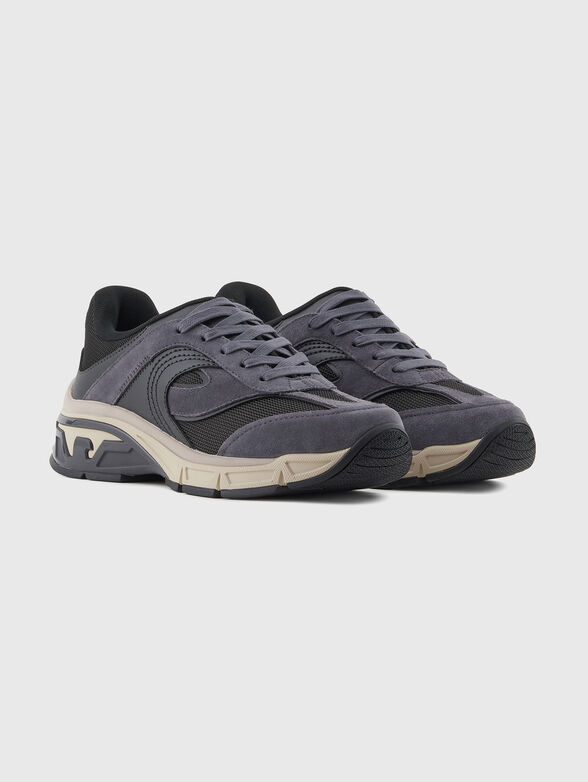 Sports shoes with logo - 2