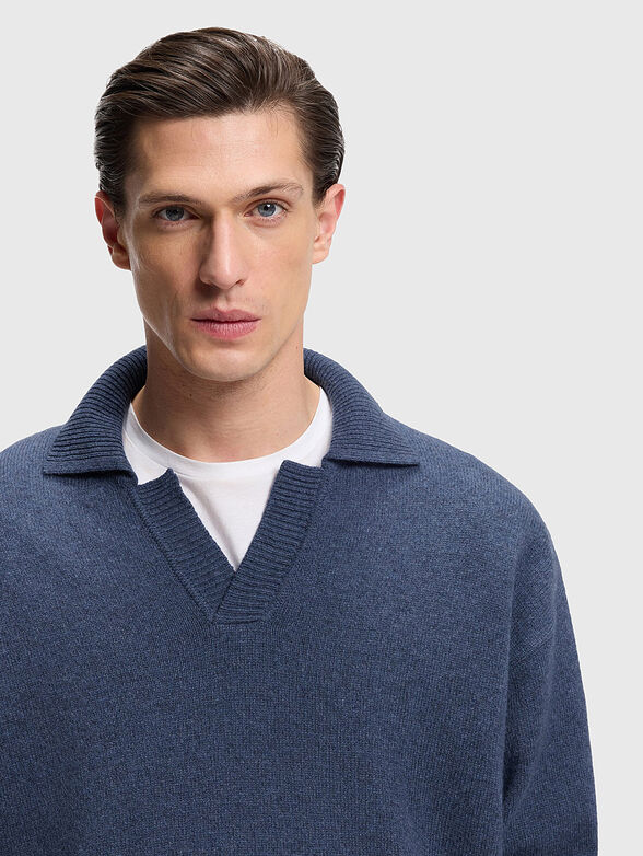 Virgin wool sweater with a V-neck - 4