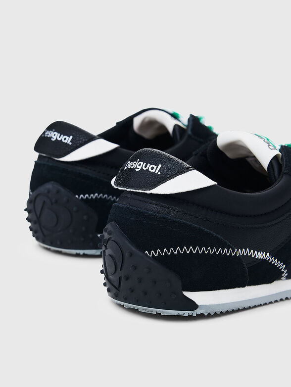 Sneakers with contrasting laces and logo embroidery - 3