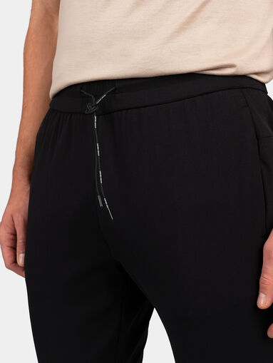 Sports pants with logo patch - 3