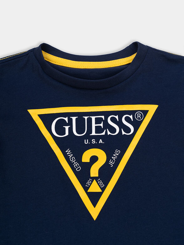 T-shirt with a triangular neon logo - 2