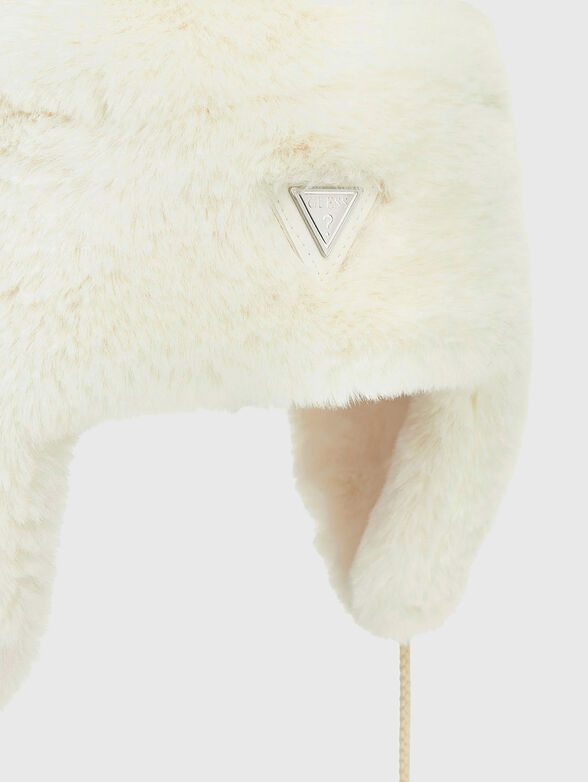 LARISSA hat made of soft texture - 4