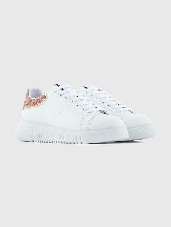 Sports shoes with contrasting detail - 2