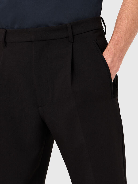 Black trousers with an edge - 3