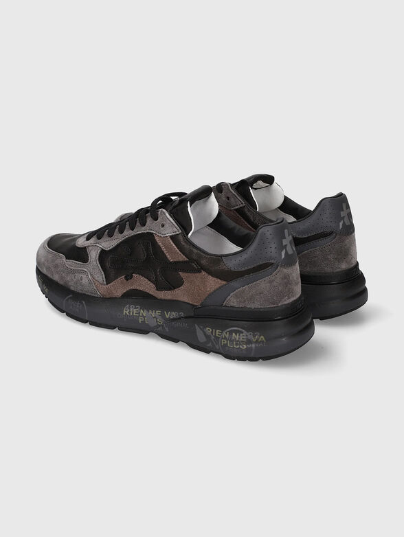 Sneakers with a logo detail - 4