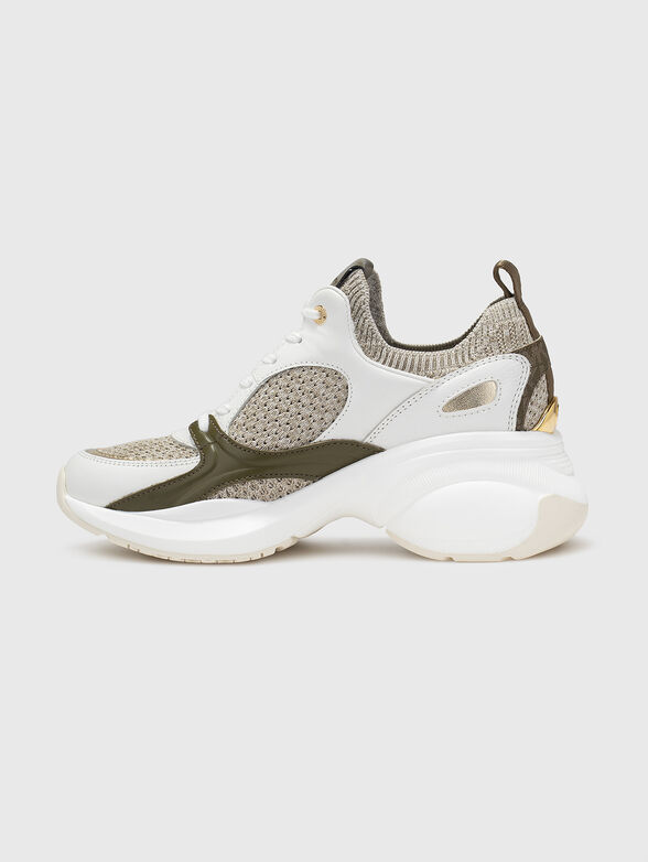 Sneakers with a contrasting logo - 4