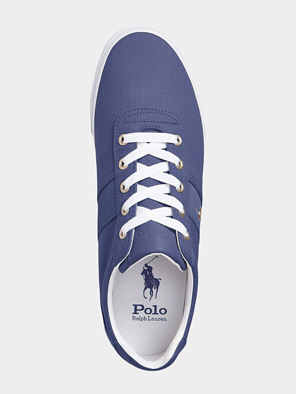 Sports shoes in blue color with logo accent - 4