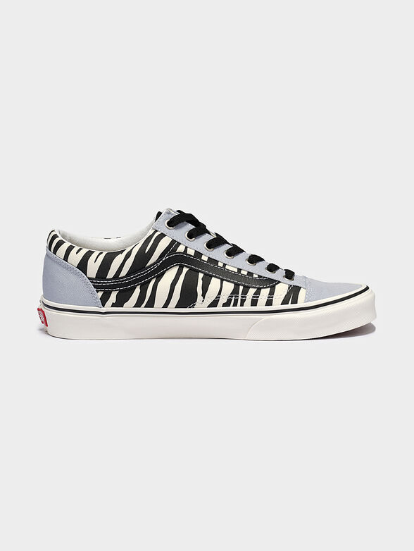 Sneakers in different colors - 1