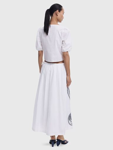 Long sleeved shirt with accent embroidery - 3