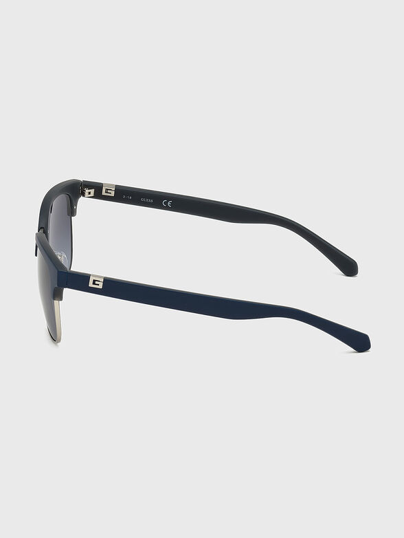 Sunglasses with logo - 2