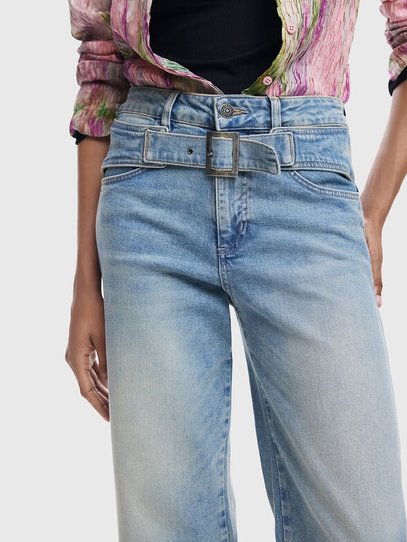 Cropped jeans with washed effect - 4