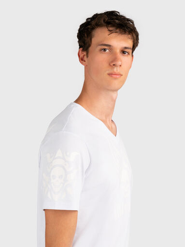 TV039 white V-neck T-shirt  - 5