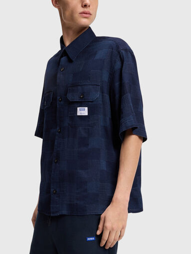 Oversized shirt with a checkered pattern - 4