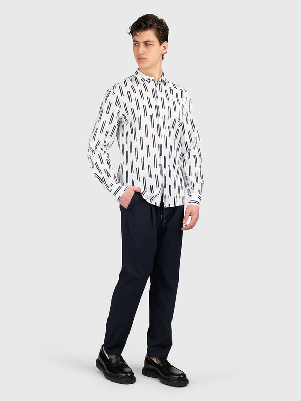  Shirt with an abstract print - 2