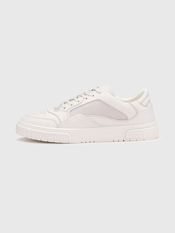 Sports shoes with logo - 4