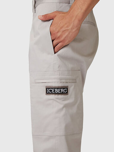 Grey cargo pants with logo detail - 3