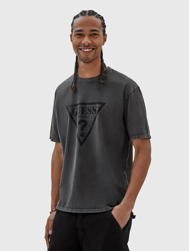 Vintage style black t-shirt with triangular logo - 4