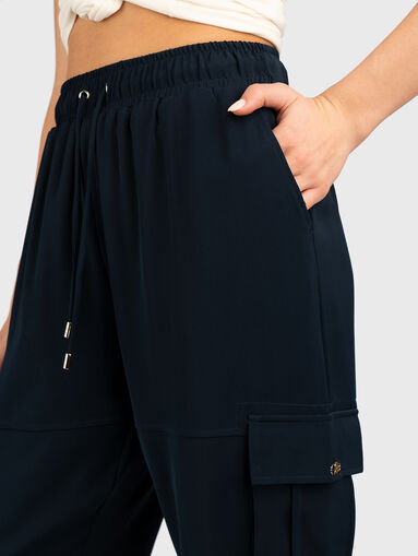 Cargo trousers with logo - 3