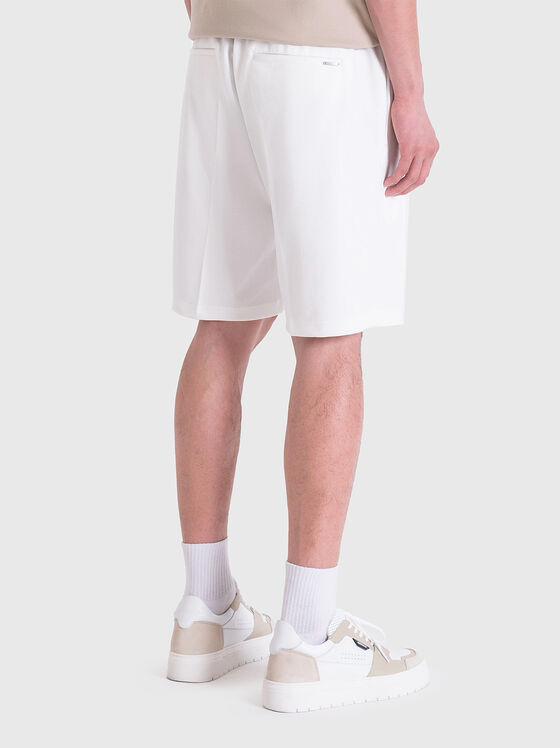 Бели къси панталони  - 2