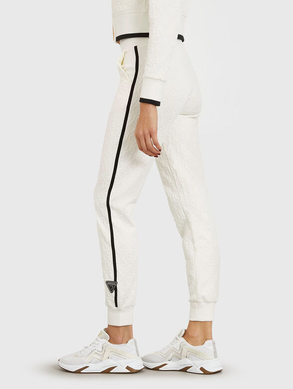 Sports trousers with contrast edging - 3
