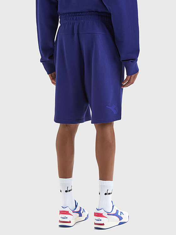 Къс спортен панталон в син цвят - 2