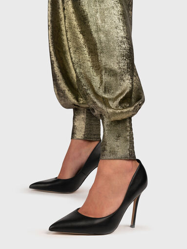 Golden trousers with wide legs - 4