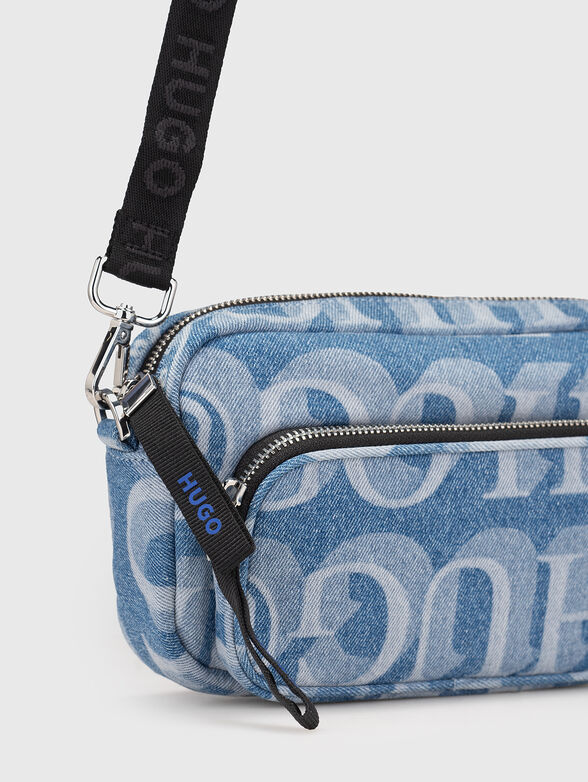 Crossbody bag with logo print in denim - 5