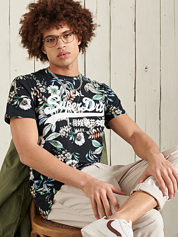 Black T-shirt with floral print - 3