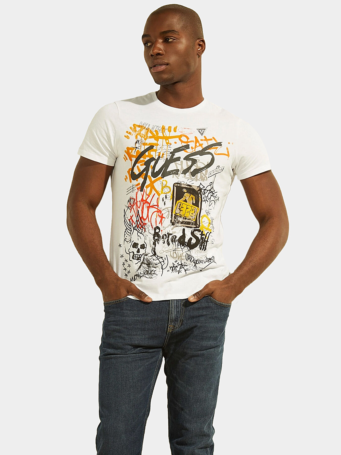 White T shirt with graffiti print brand GUESS Globalbrandsstore en