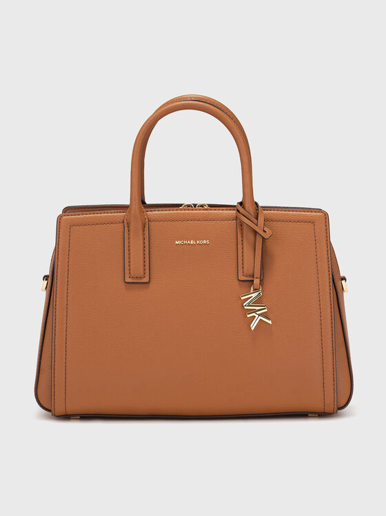 Кожена чанта със златист лого детайл  - 1