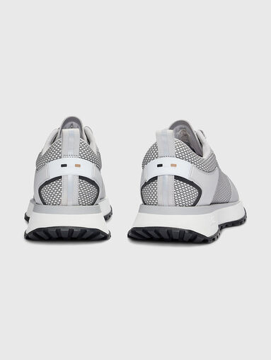 Sports shoes with logo - 4