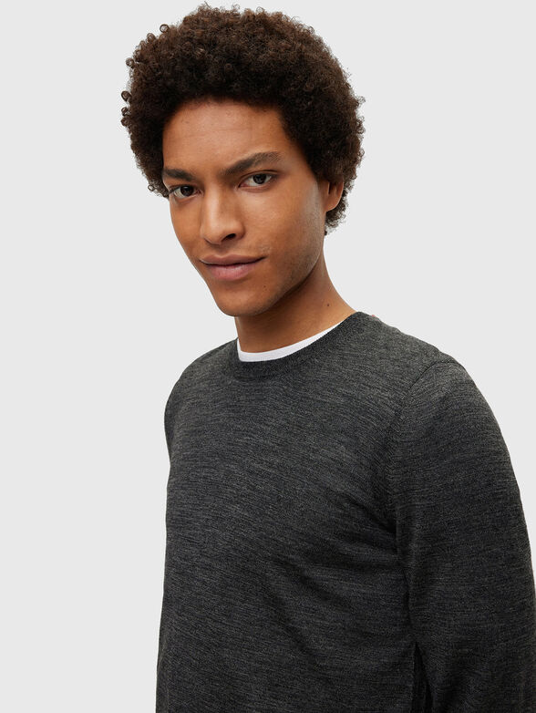 Wool sweater in gray - 4