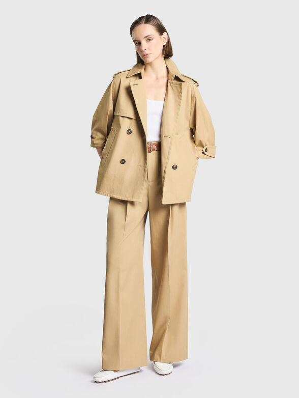 Short trench coat with a double-breasted closure - 2