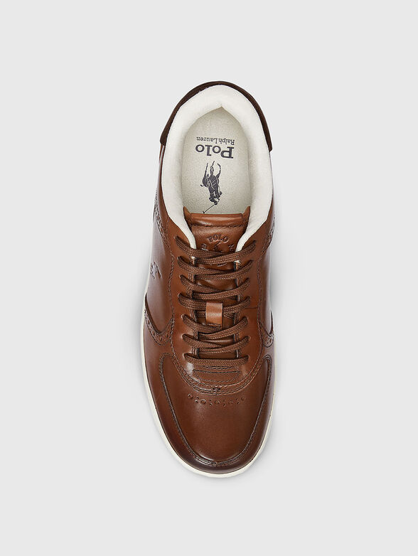 Leather sports shoes with perforations - 4