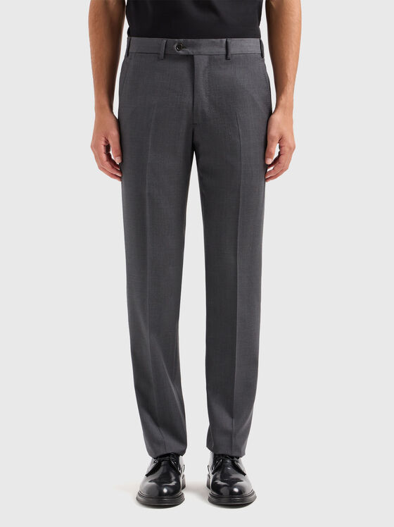 Straight trousers with pockets - 1