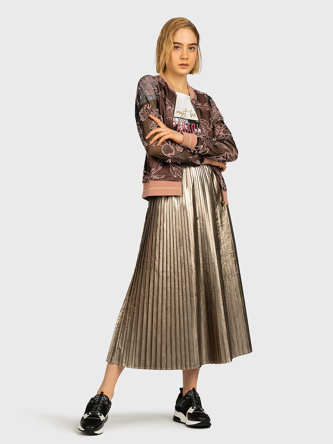 Gold pleated skirt 9mm top